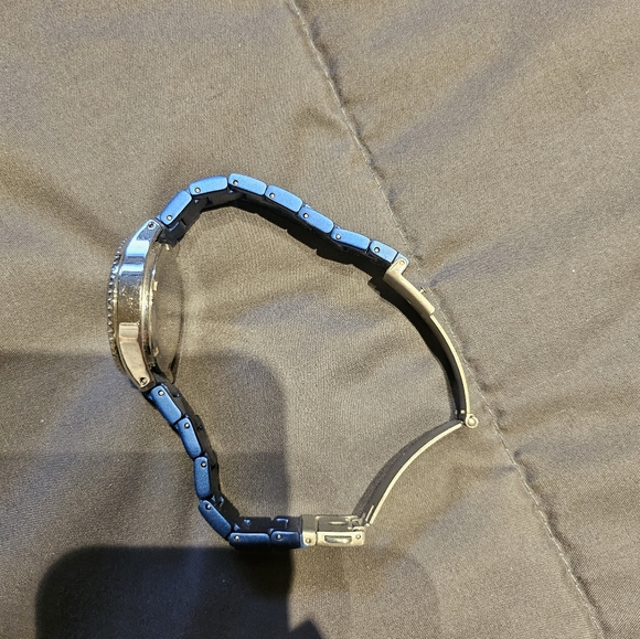 Womens Fossil Watch Small - Picture 2 of 6